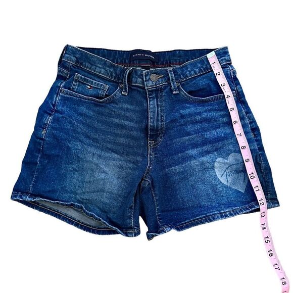 Tommy Hilfiger ~ denim shorts ~ mid rise ~ size 4 ~ medium wash - Picture 5 of 8